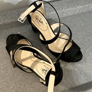 Life Stride Black Heels w Memory Foam